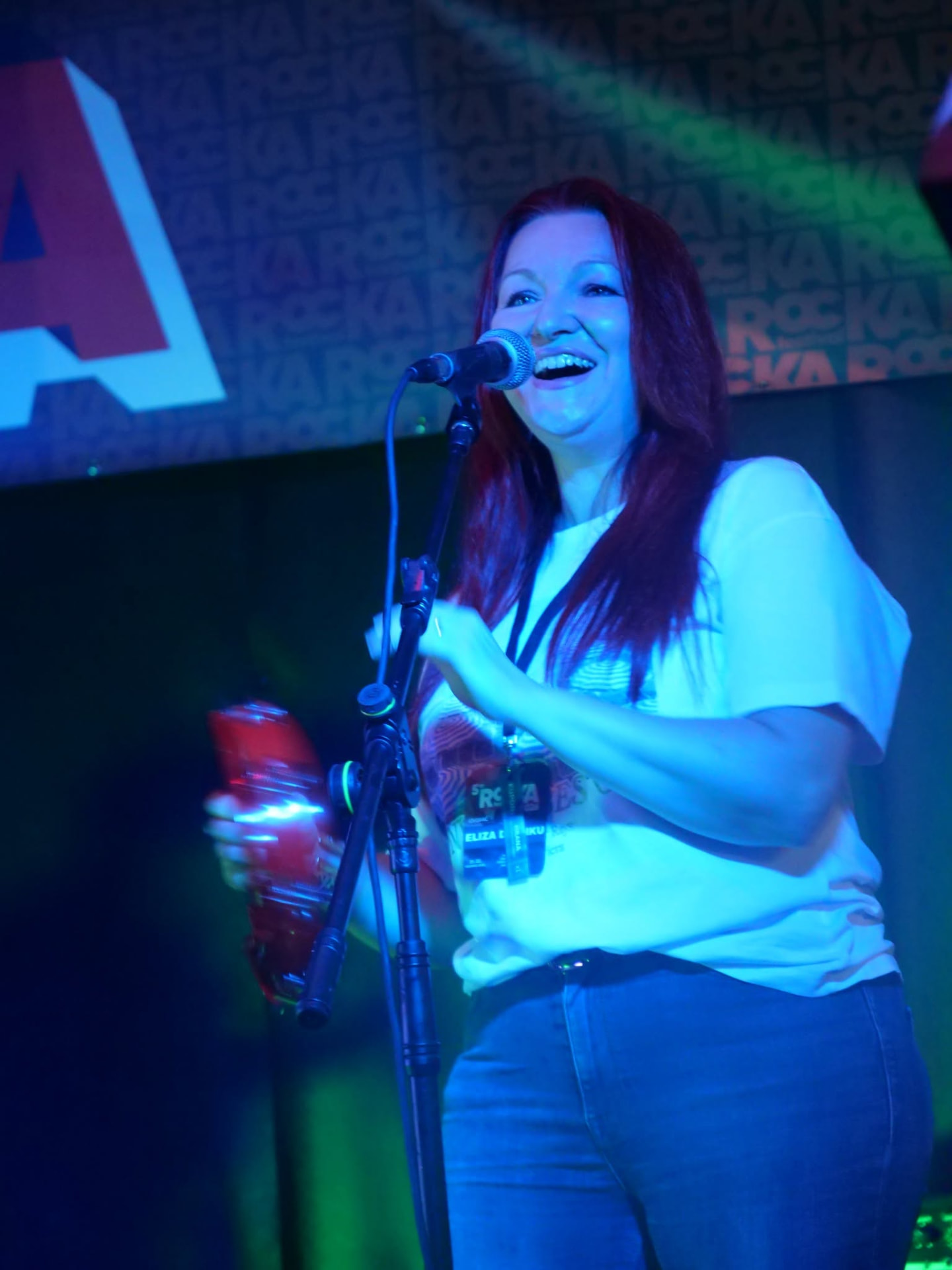Iva Aračić na prateći vokal na RocKA festivalu