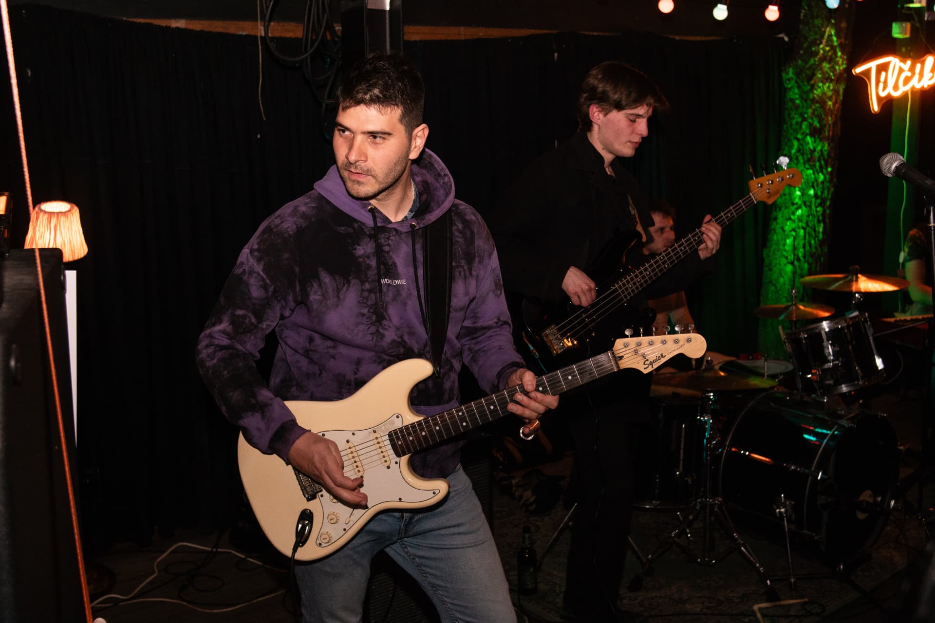 David Žagar s bijelom gitarom u Tilčiki